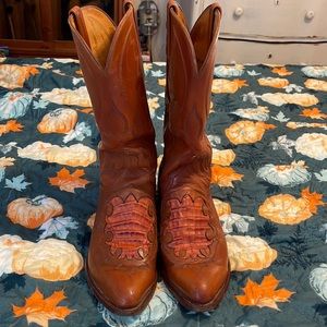 Lucchese 1883 Leather Cowboy Western Boots With Alligator Insert.